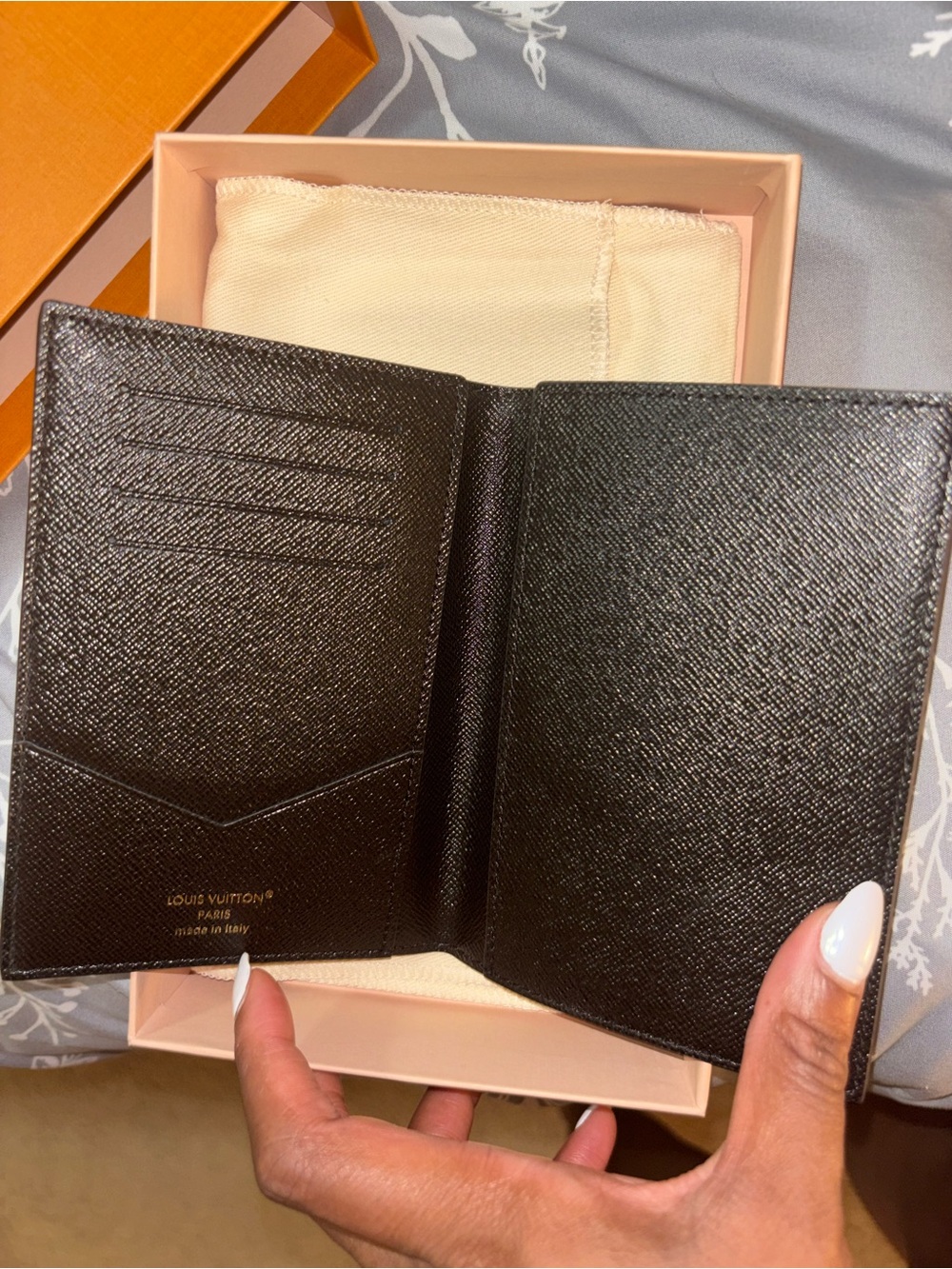 Louis Vuitton Monogram Eden Collection Floral Passport Cover - Picture 4 of 6